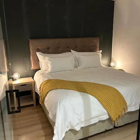 Thando'S Luxury Stays At Ellipse, Waterfall Midrand Exterior photo