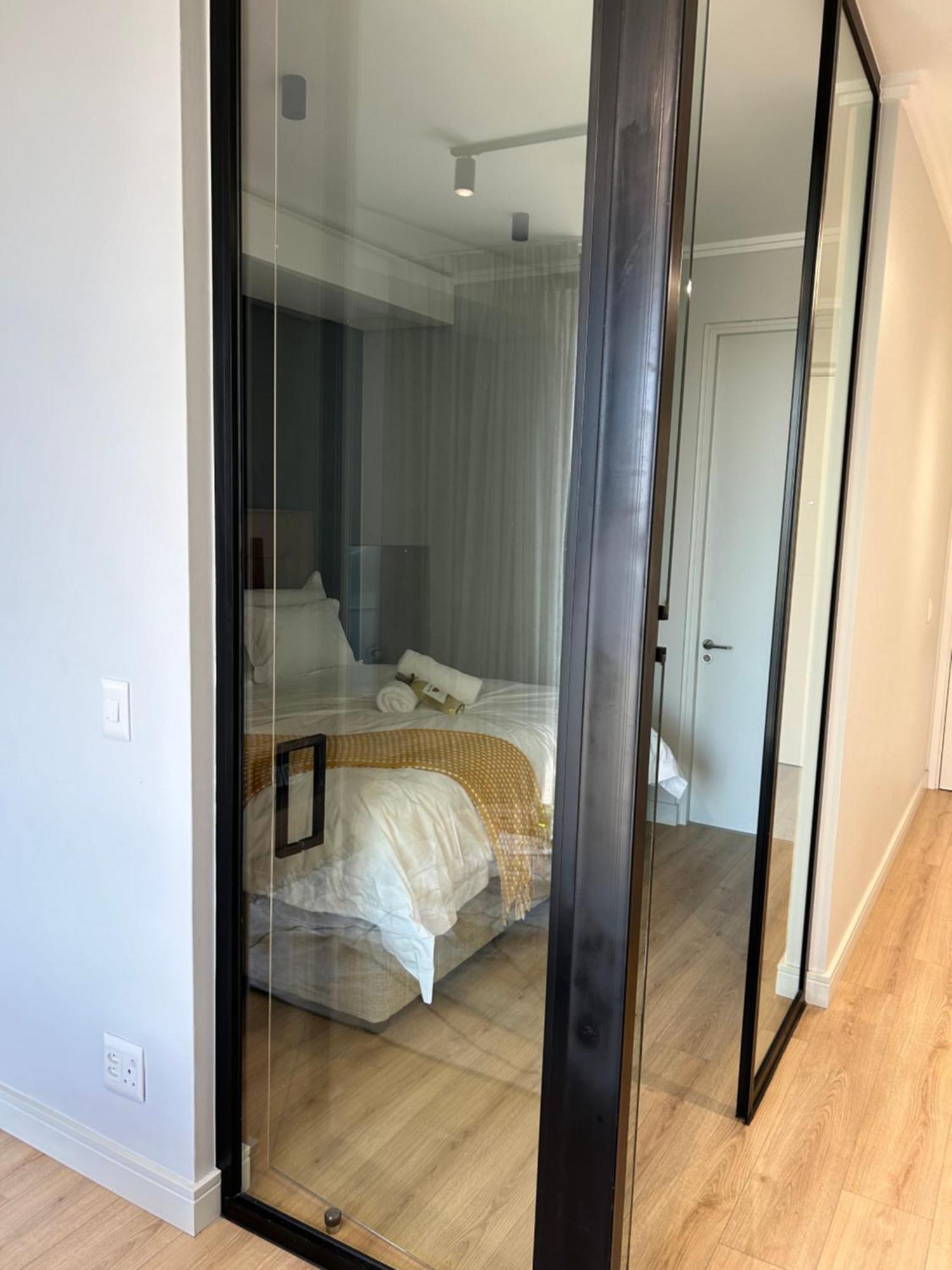 Thando's Luxury At Ellipse, Waterfall Apartment *