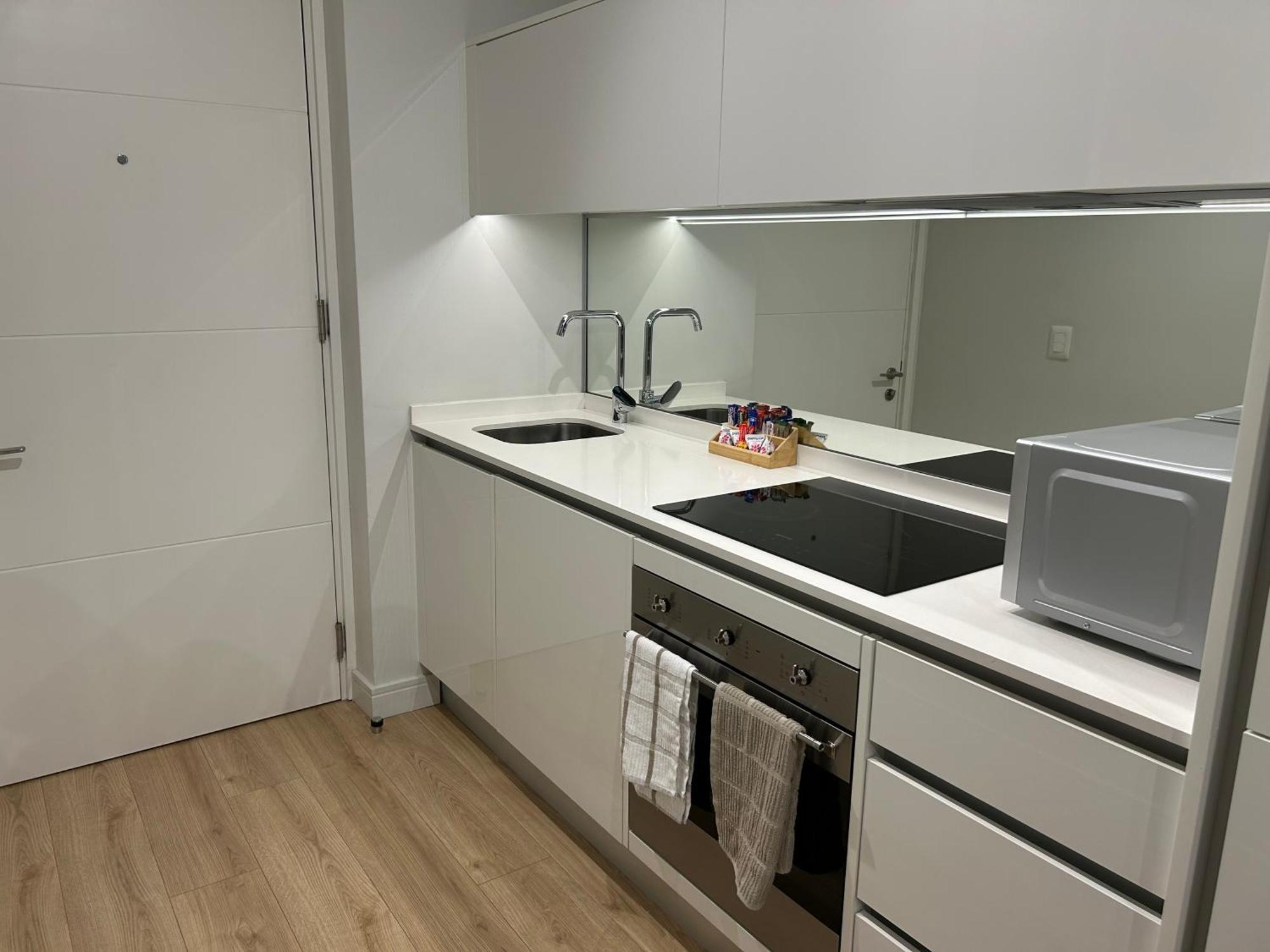 Thando's Luxury At Ellipse, Waterfall Apartment