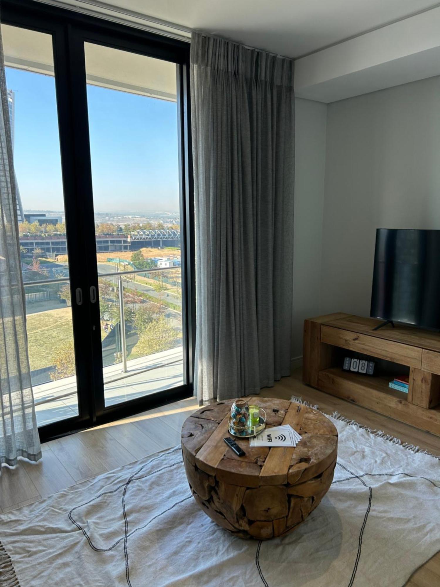 Thando's Luxury At Ellipse, Waterfall